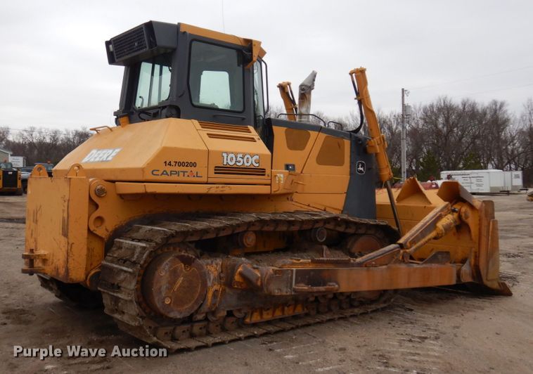 image for item MF9547 2002 John Deere 1050C  dozer