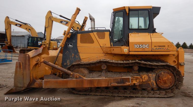 image for item MF9547 2002 John Deere 1050C  dozer