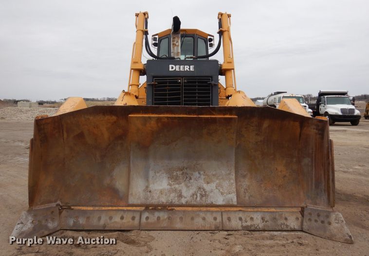 image for item MF9547 2002 John Deere 1050C  dozer
