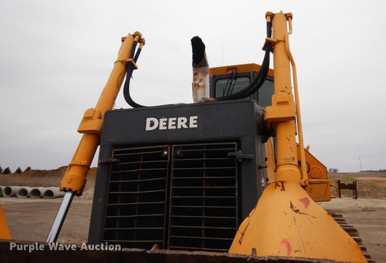 image for item MF9547 2002 John Deere 1050C  dozer