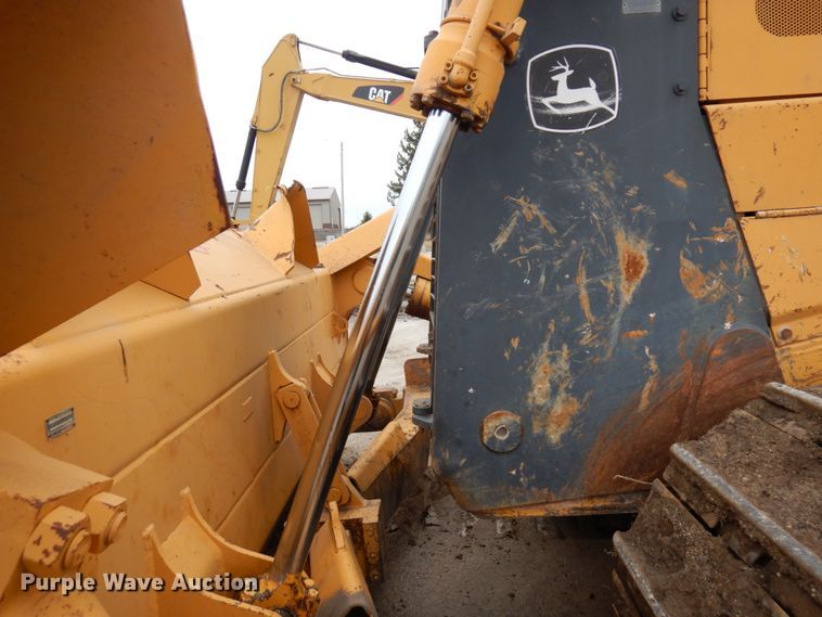 image for item MF9547 2002 John Deere 1050C  dozer