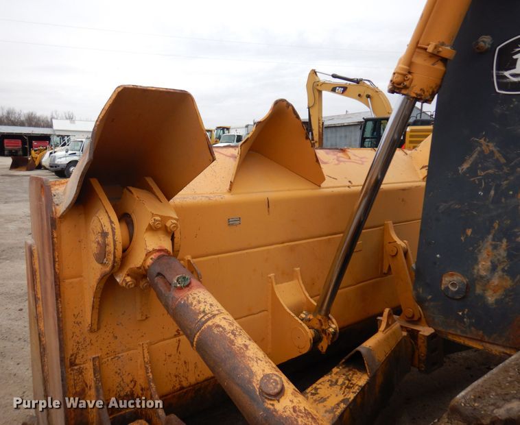 image for item MF9547 2002 John Deere 1050C  dozer