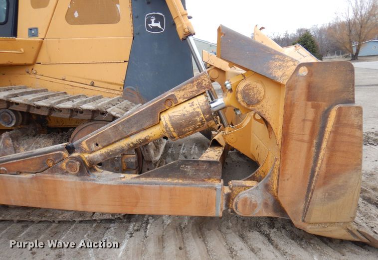 image for item MF9547 2002 John Deere 1050C  dozer