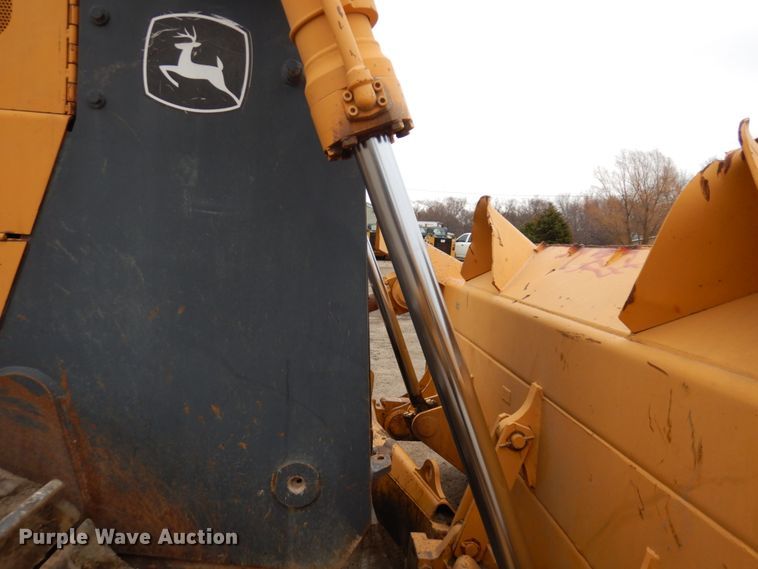 image for item MF9547 2002 John Deere 1050C  dozer