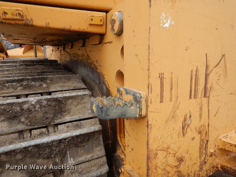 image for item MF9547 2002 John Deere 1050C  dozer