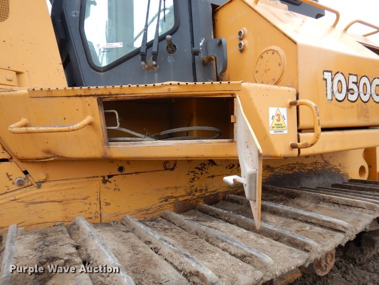 image for item MF9547 2002 John Deere 1050C  dozer