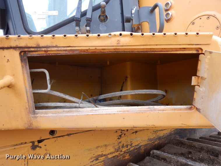 image for item MF9547 2002 John Deere 1050C  dozer