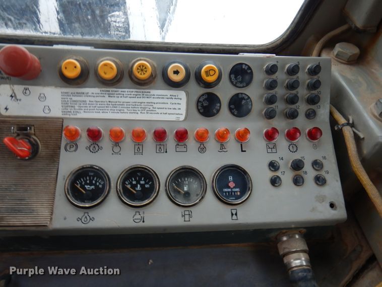 image for item MF9547 2002 John Deere 1050C  dozer