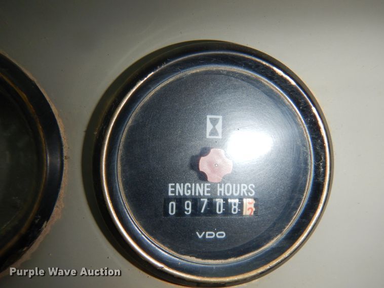 image for item MF9547 2002 John Deere 1050C  dozer