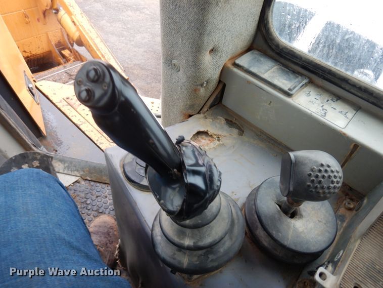 image for item MF9547 2002 John Deere 1050C  dozer