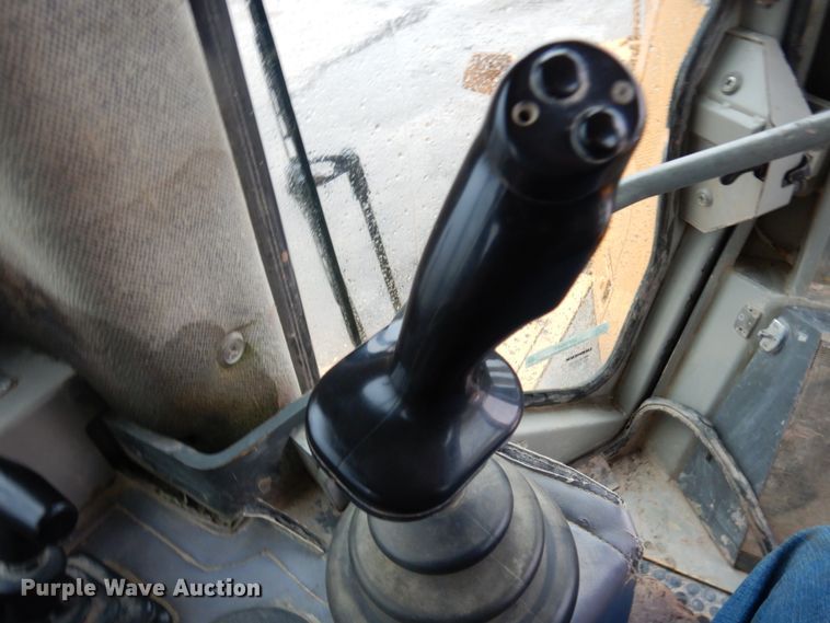 image for item MF9547 2002 John Deere 1050C  dozer