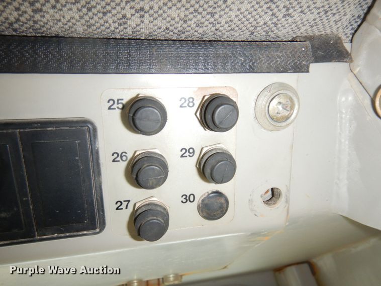 image for item MF9547 2002 John Deere 1050C  dozer