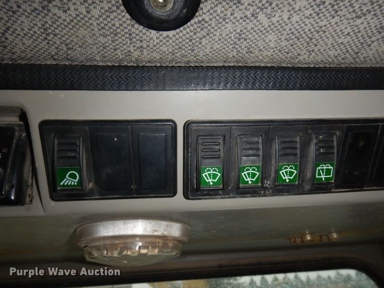 image for item MF9547 2002 John Deere 1050C  dozer