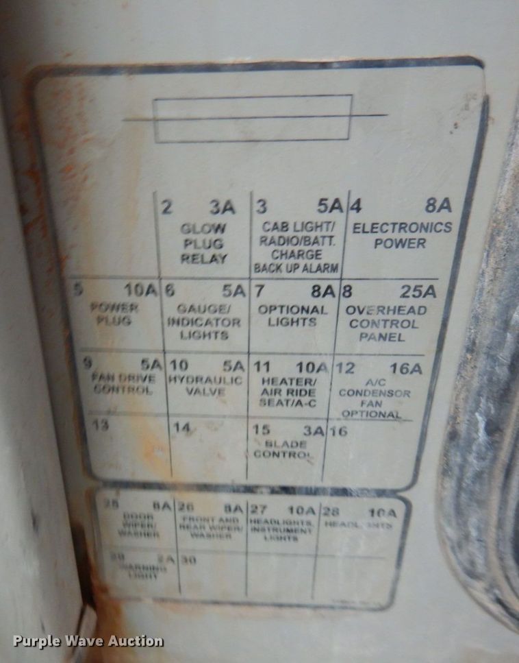 image for item MF9547 2002 John Deere 1050C  dozer