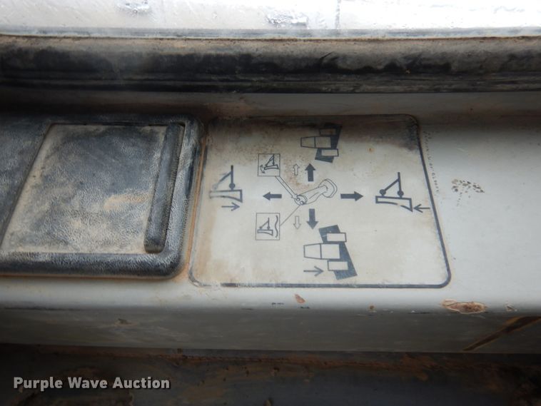 image for item MF9547 2002 John Deere 1050C  dozer