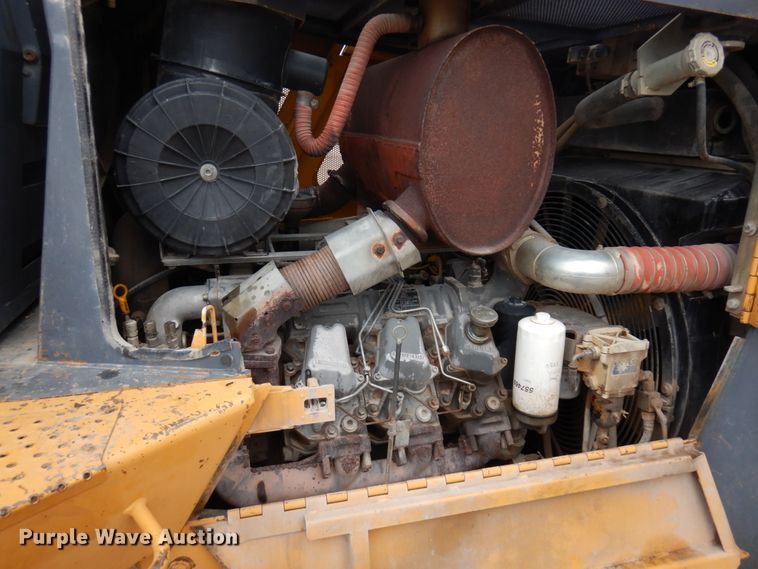 image for item MF9547 2002 John Deere 1050C  dozer