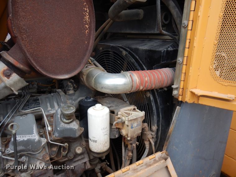 image for item MF9547 2002 John Deere 1050C  dozer