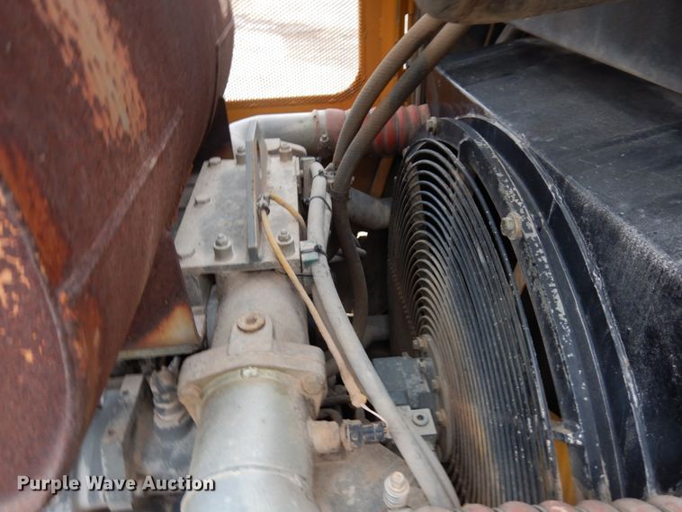 image for item MF9547 2002 John Deere 1050C  dozer