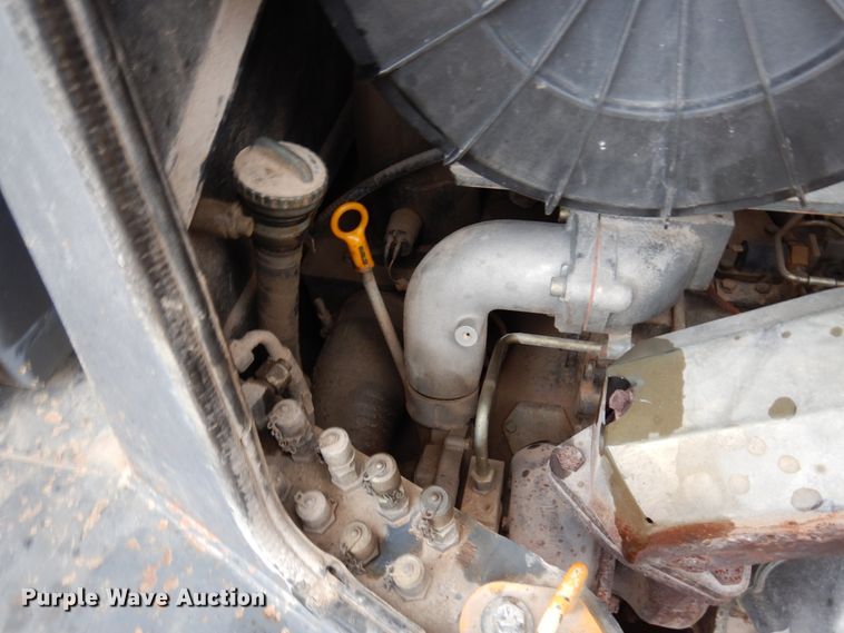 image for item MF9547 2002 John Deere 1050C  dozer