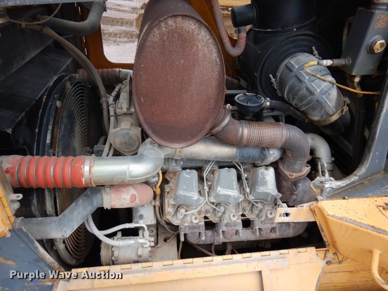 image for item MF9547 2002 John Deere 1050C  dozer