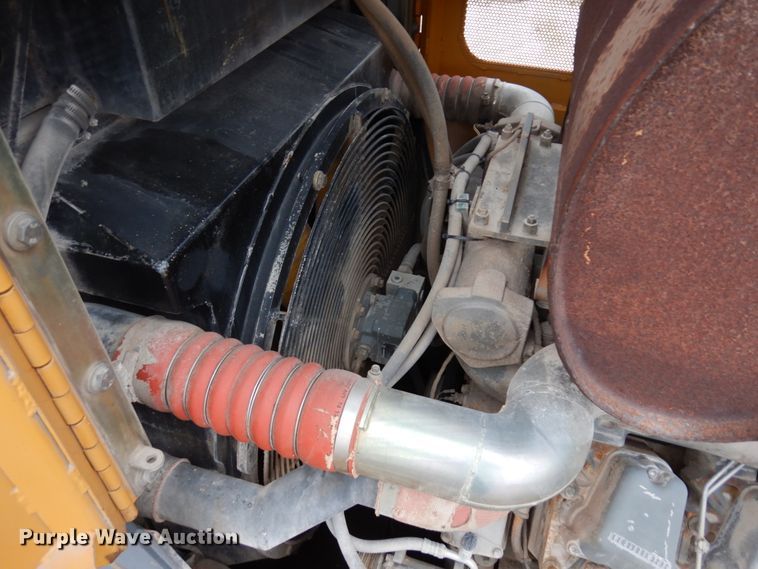 image for item MF9547 2002 John Deere 1050C  dozer