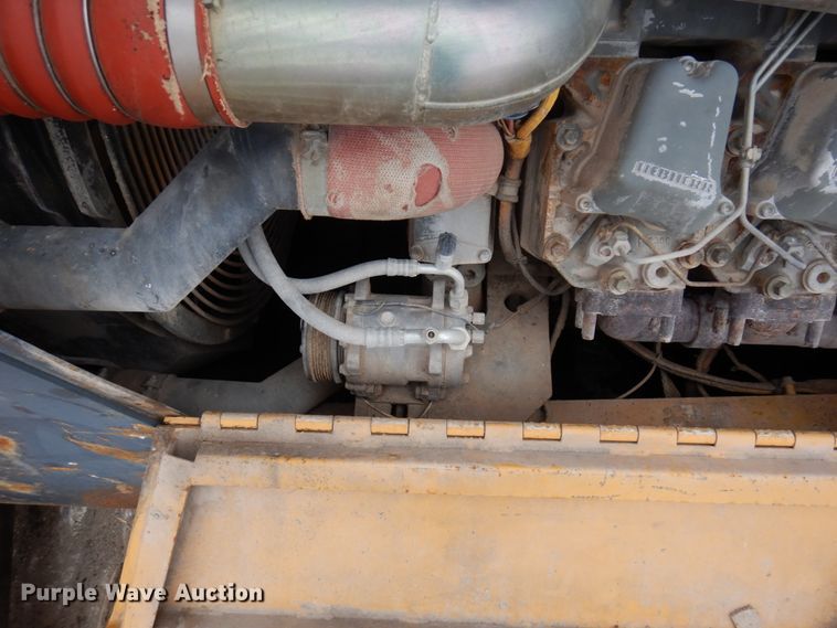 image for item MF9547 2002 John Deere 1050C  dozer