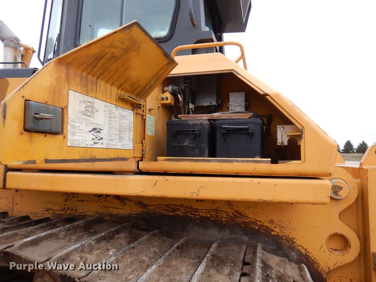 image for item MF9547 2002 John Deere 1050C  dozer