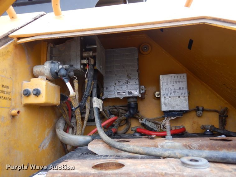 image for item MF9547 2002 John Deere 1050C  dozer