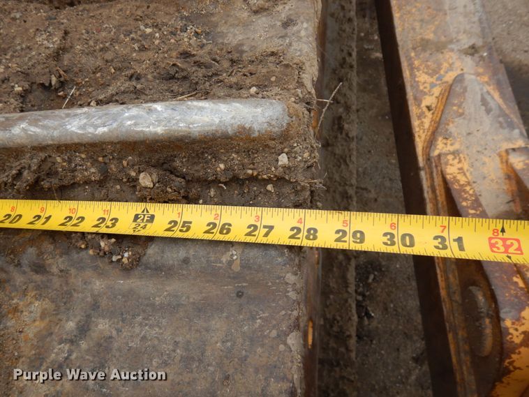 image for item MF9547 2002 John Deere 1050C  dozer