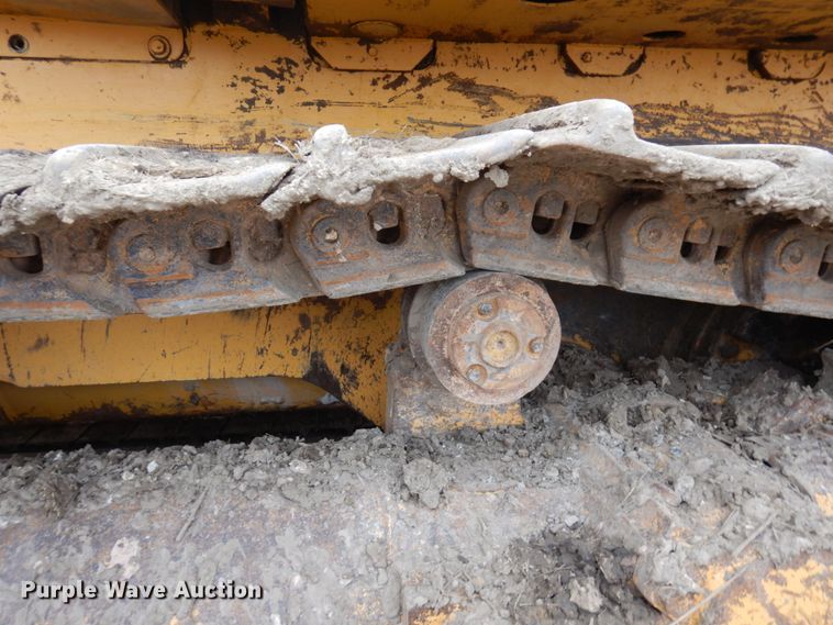 image for item MF9547 2002 John Deere 1050C  dozer