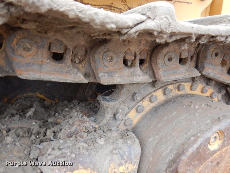 image for item MF9547 2002 John Deere 1050C  dozer