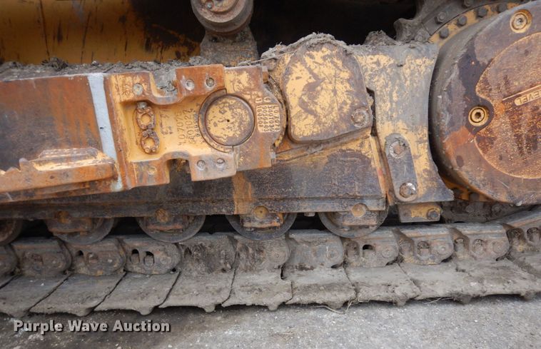 image for item MF9547 2002 John Deere 1050C  dozer