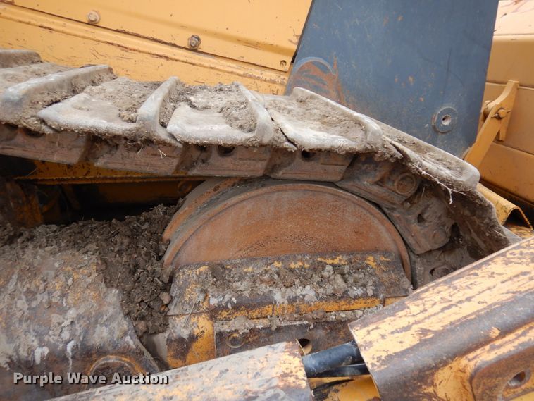 image for item MF9547 2002 John Deere 1050C  dozer