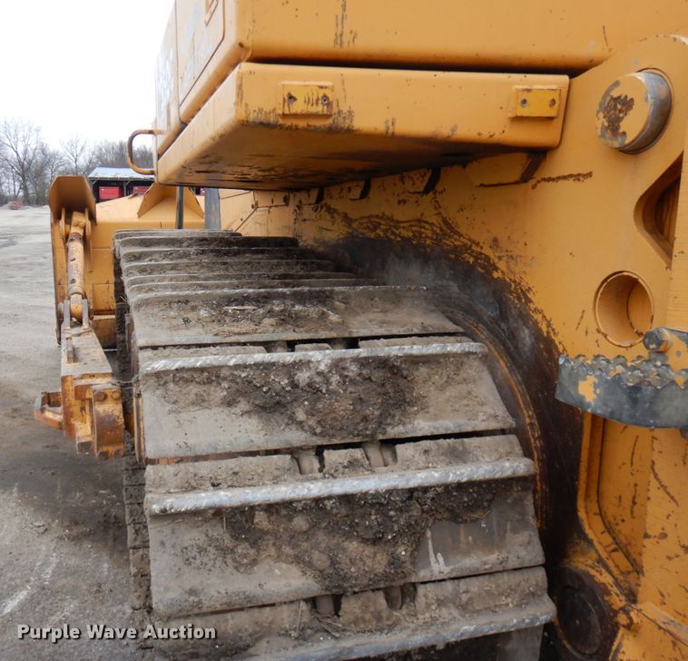 image for item MF9547 2002 John Deere 1050C  dozer