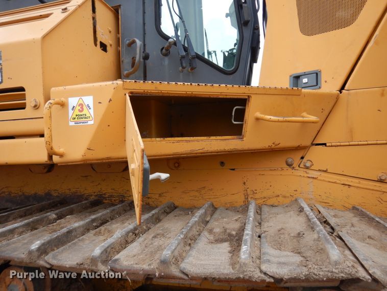 image for item MF9547 2002 John Deere 1050C  dozer