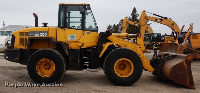 image for item MF9549 Komatsu WA250-6 wheel loader