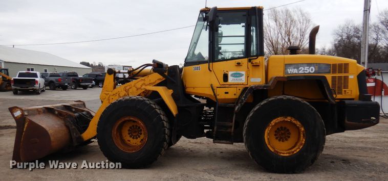 image for item MF9549 Komatsu WA250-6 wheel loader