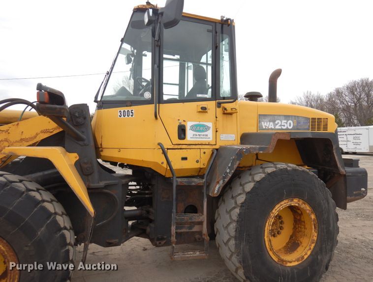 image for item MF9549 Komatsu WA250-6 wheel loader
