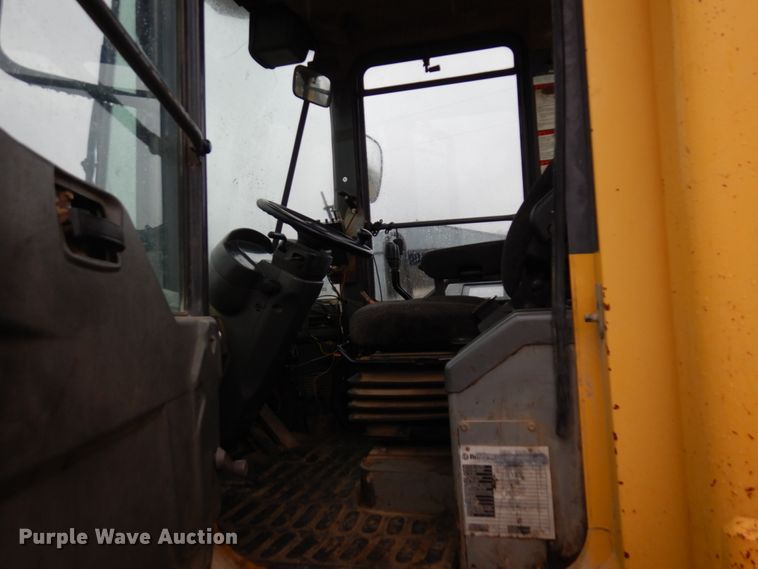 image for item MF9551 1998 Komatsu WA500-3L  wheel loader