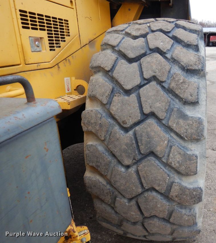 image for item MF9551 1998 Komatsu WA500-3L  wheel loader