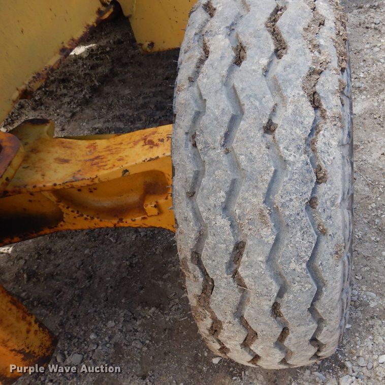 image for item MF9565 John Deere 310E  backhoe