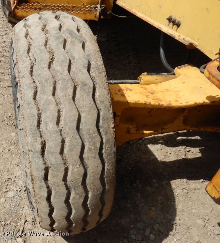 image for item MF9565 John Deere 310E  backhoe