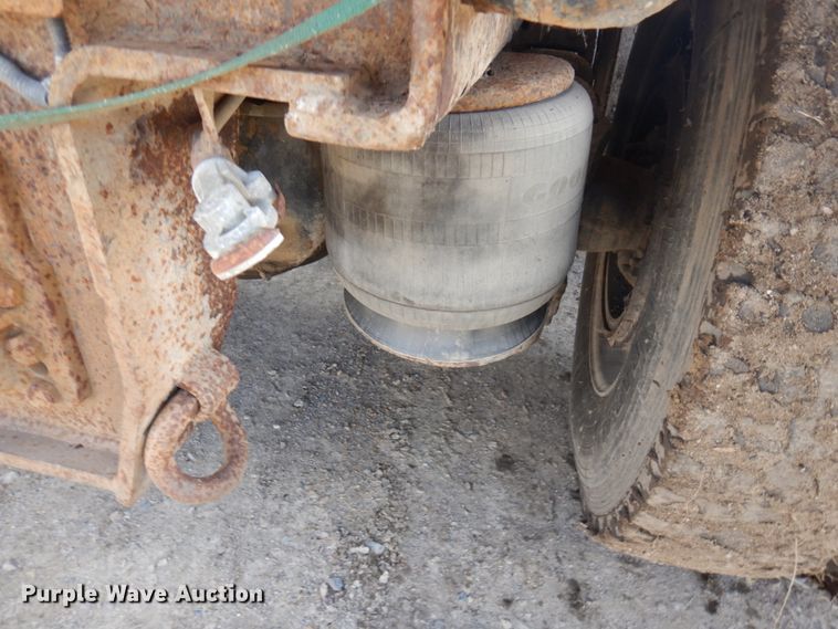 image for item MF9570 1998 Peterbilt 379  dump truck