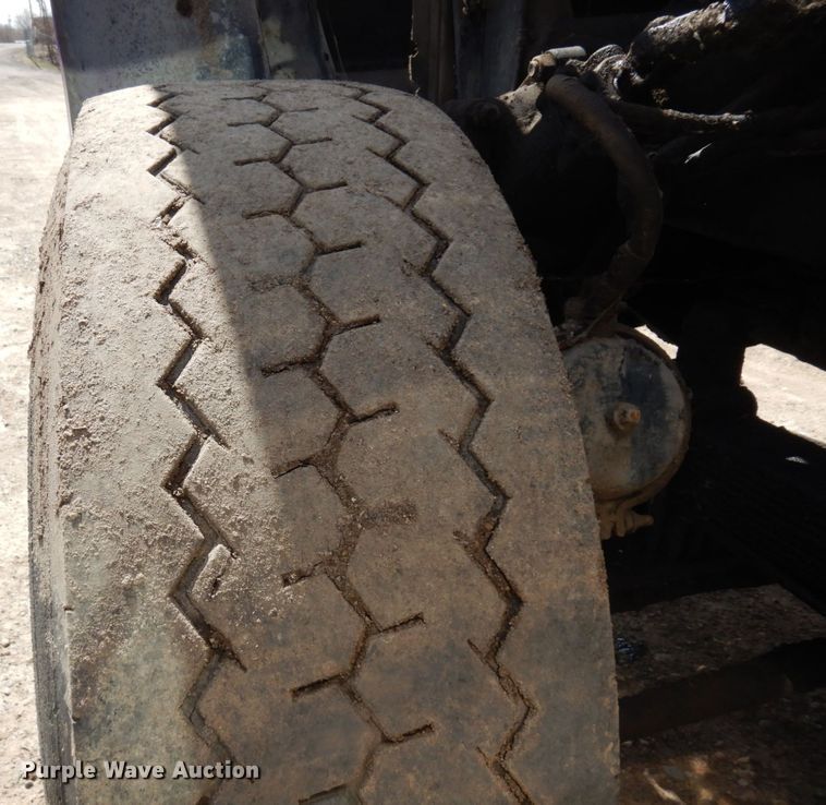 image for item MF9570 1998 Peterbilt 379  dump truck