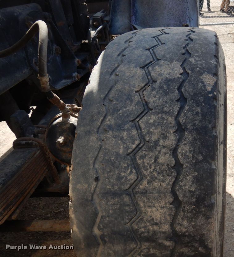 image for item MF9570 1998 Peterbilt 379  dump truck