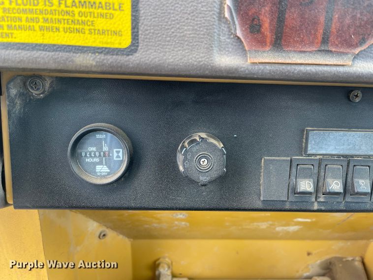 image for item MJ9670 1991 Fiat-Allis FL10E  track loader