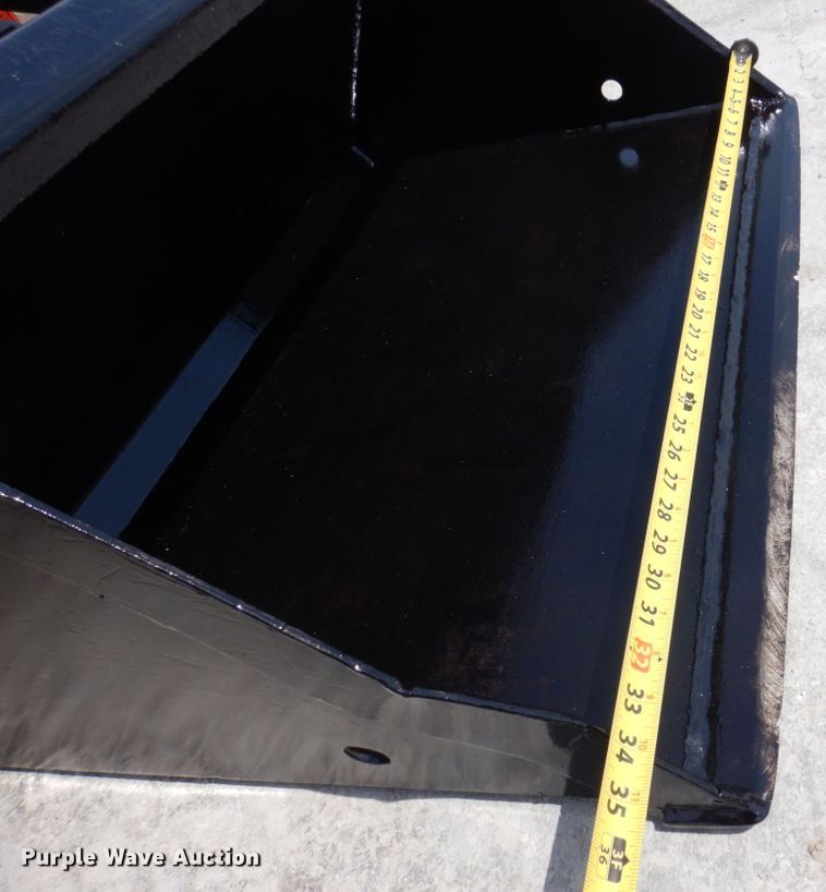 image for item MU9544 2017 Morbark Boxer 320  compact utility loader