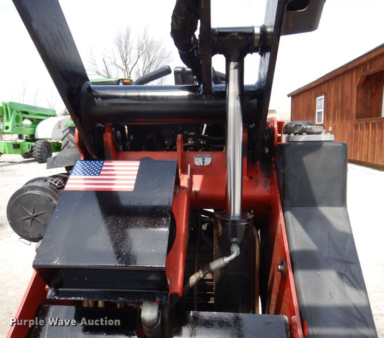 image for item MU9544 2017 Morbark Boxer 320  compact utility loader