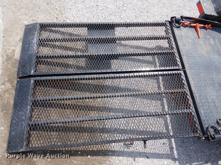 image for item MU9544 2017 Morbark Boxer 320  compact utility loader