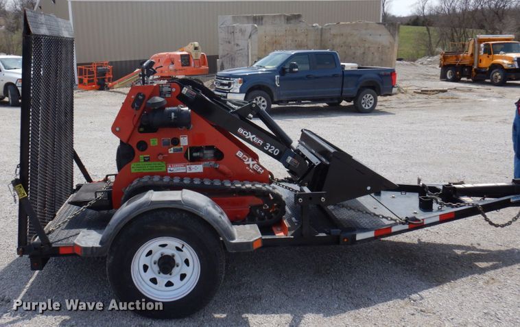 image for item MU9544 2017 Morbark Boxer 320  compact utility loader